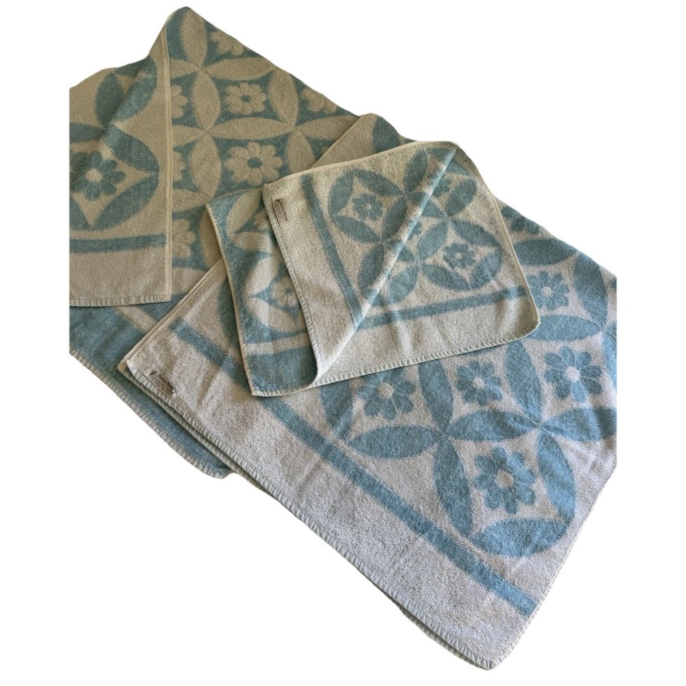 Vintage Fashion Manor Blue White Two Toned Geometric Towel Set 2 Bath 1 Hand MCM - Picture 2 of 4